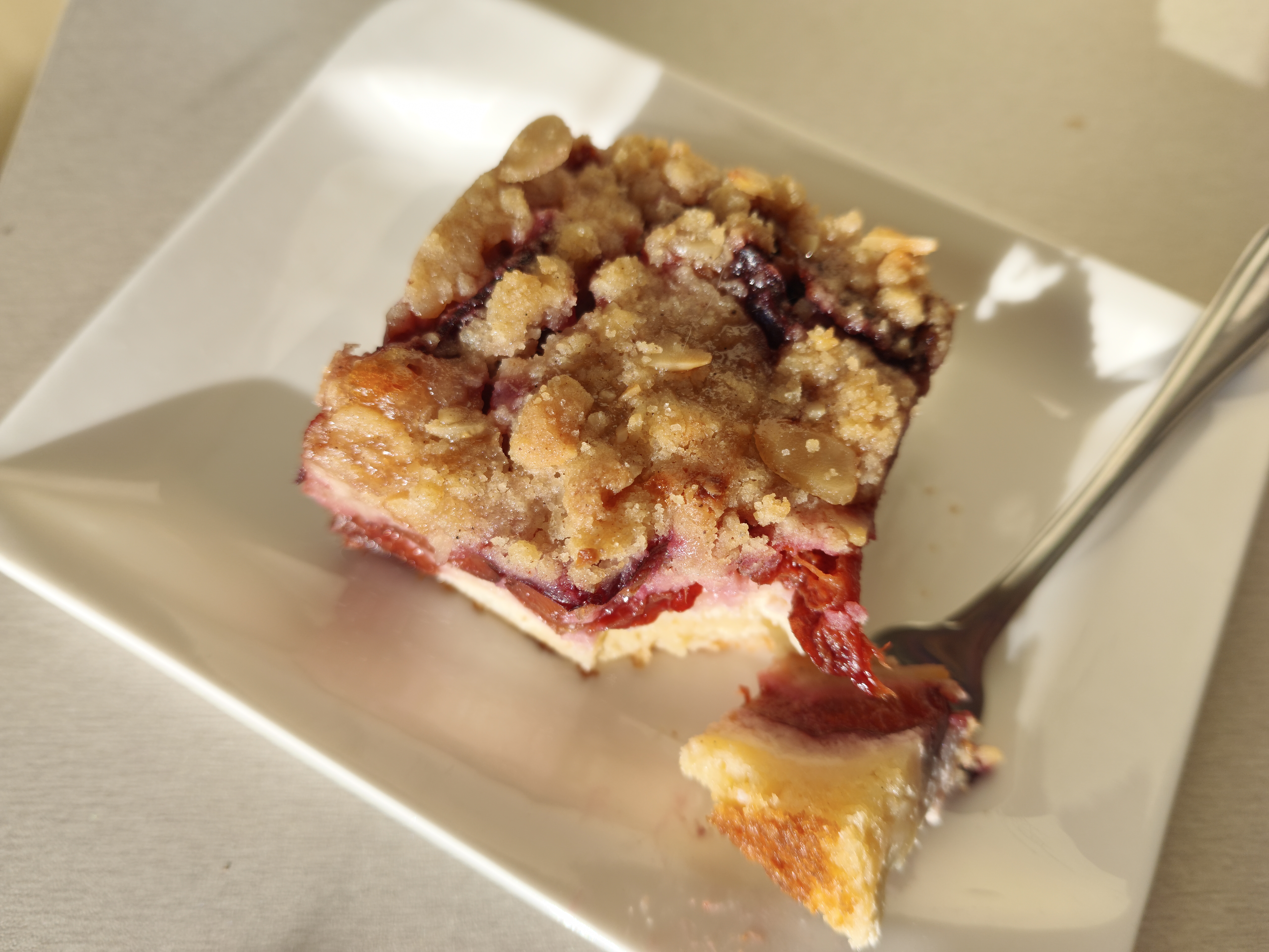 Plum quark cake with almond crumble